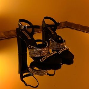 Cape Robbin black gem heels 🔥